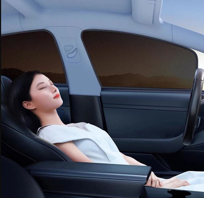 Rèm chống nắng xe ô tô với khung thép đàn hồi, giữ form vững chắc