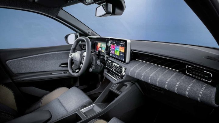 Thiết kế đuôi xe Renault 5 E-Tech Electric độc đáo, thể hiện sự hòa quyện giữa nét cổ điển và hiện đại của mẫu xe ô tô chuẩn bị ra mắt này