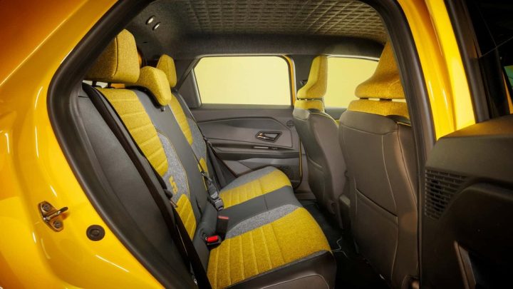 Renault 5 E-Tech Electric phiên bản 2024 với thiết kế gọn gàng, phù hợp cho đô thị, là mẫu xe ô tô chuẩn bị ra mắt được mong đợi