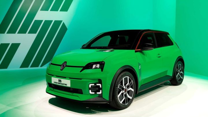 Góc nhìn từ trên cao xuống Renault 5 E-Tech Electric, cho thấy thiết kế tổng thể hài hòa và hiện đại của mẫu xe ô tô chuẩn bị ra mắt