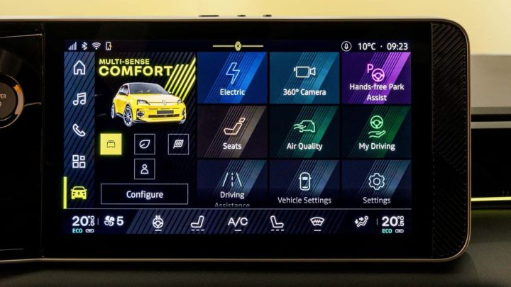 Toàn cảnh nội thất Renault 5 E-Tech Electric, chú trọng không gian và sự tiện nghi cho người dùng xe điện đô thị, một trong những xe ô tô chuẩn bị ra mắt
