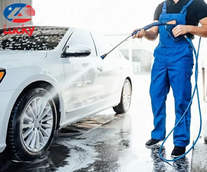 Quy trình rửa xe ô tô cơ bản bằng bọt tuyết với chi phí phải chăng