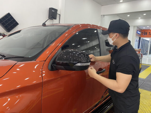Hệ thống thiết bị rửa xe ô tô hiện đại tại trung tâm