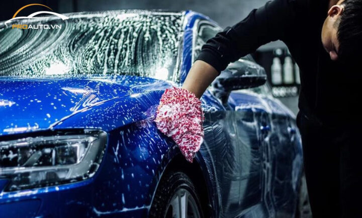 Rửa xe ô tô chuyên nghiệp Proauto.vn với đội ngũ kỹ thuật viên lành nghề
