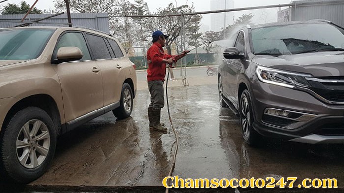 Giải pháp rửa xe ô tô tại nhà Quận 5 giúp tiết kiệm thời gian