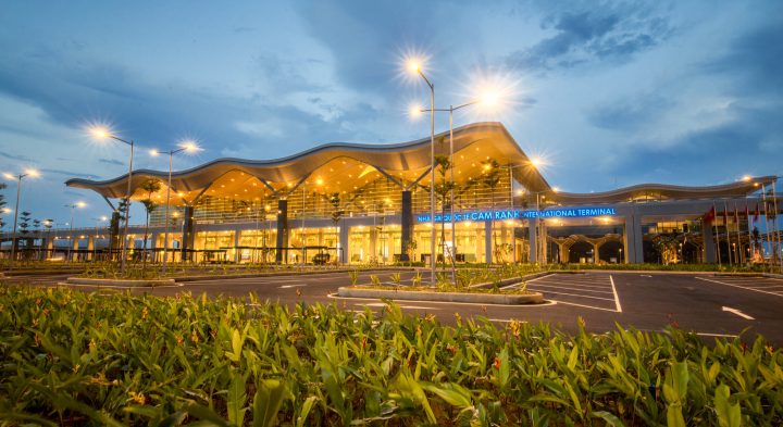 thuê xe ô tô tại sân bay Cam Ranh