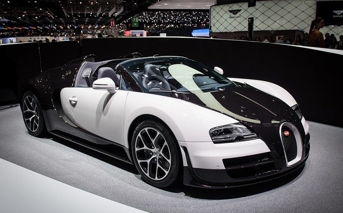 Bugatti Veyron Vivere By Mansory với thân vỏ sợi carbon độc đáo, một tuyệt tác của thế giới siêu xe ô tô.