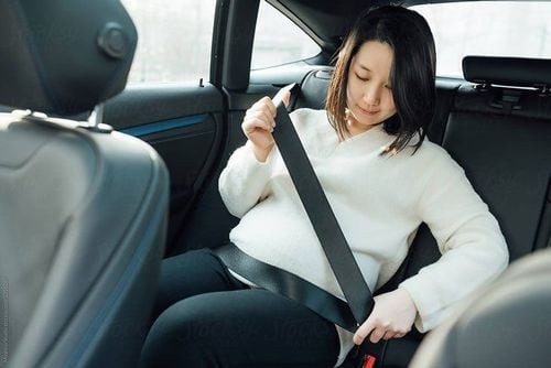 Thời gian an toàn nhất để bà bầu đi xe ô tô đường dài là vào khoảng 3 tháng giữa thai kỳ