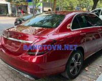Mẫu Mercedes-Benz C180 2020 máy xăng, một lựa chọn phổ biến cho những ai muốn sở hữu xe ô tô Class C giá rẻ với vẻ ngoài còn mới.