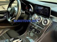 Mercedes-Benz C300 AMG 2017 màu xanh, chiếc sedan sang trọng thuộc phân khúc xe ô tô Class C giá rẻ dành cho người yêu thích thể thao.