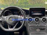 Mercedes-Benz C300 AMG 2016 màu đen, một lựa chọn xe ô tô Class C giá rẻ cho những người tìm kiếm sự mạnh mẽ và thể thao.