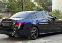 Mercedes-Benz C300 AMG 2020 màu đen, một lựa chọn cao cấp hơn nhưng vẫn có thể tìm được xe ô tô Class C giá rẻ nếu biết cách tìm kiếm.