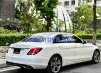 Chiếc Mercedes-Benz C250 Exclusive 2018 số tự động màu trắng, biểu tượng của sự sang trọng trong phân khúc xe ô tô Class C giá rẻ.