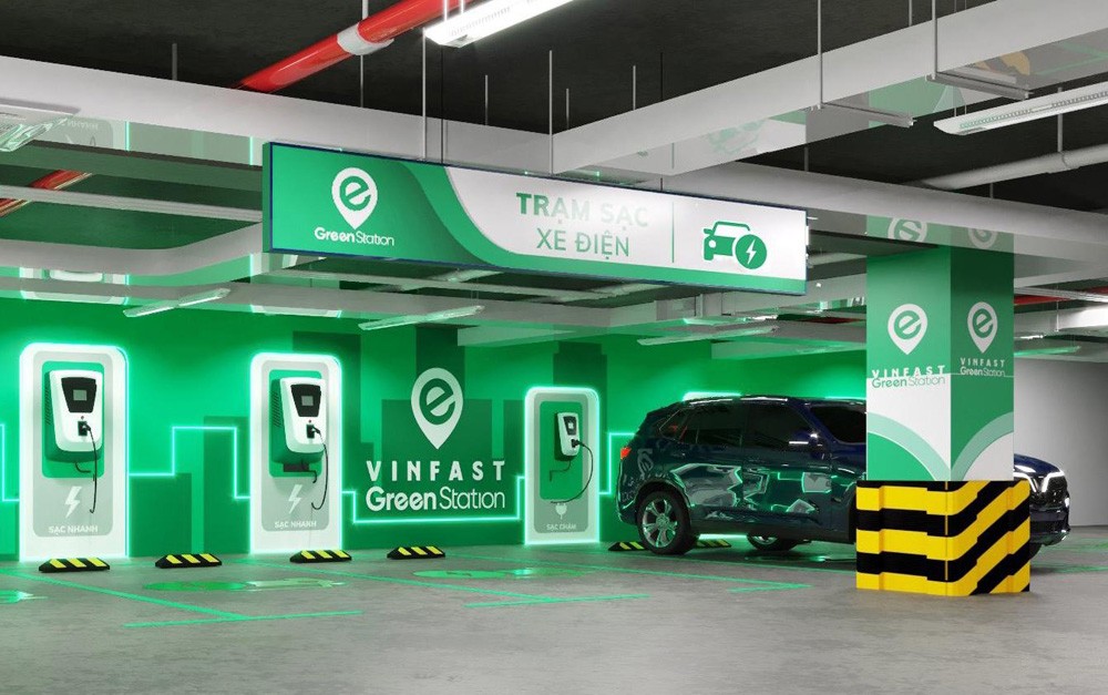 Đỗ xe trong gara là cách bảo vệ sơn xe ô tô khỏi thời tiết