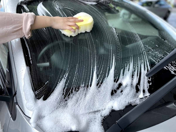 Dung dịch chống bám nước chuyên dụng ngăn kính xe ô tô bị mờ