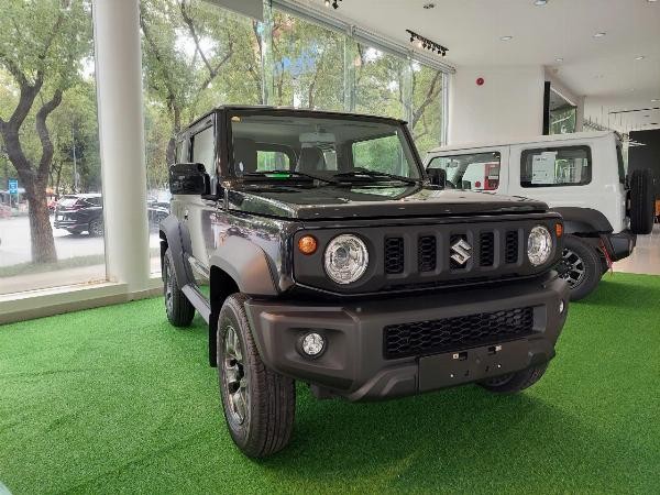 Giá xe ô tô Royal Jimny GLX 4AT 1 tông màu đen