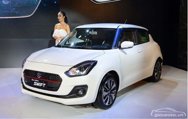 Thân xe Suzuki Swift 2020 màu đỏ, thiết kế vững chãi và năng động.