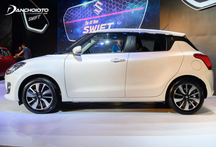 Suzuki Swift 2020 màu trắng, kiểu dáng đô thị mạnh mẽ.