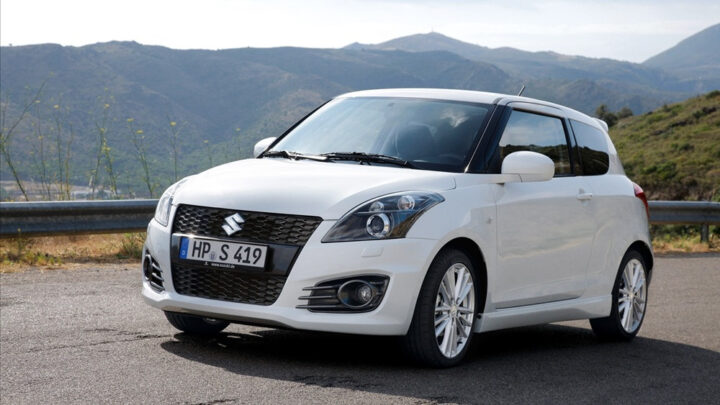 Suzuki Swift Sport 2016 màu đỏ, đánh giá mẫu xe với nhiều cải tiến.