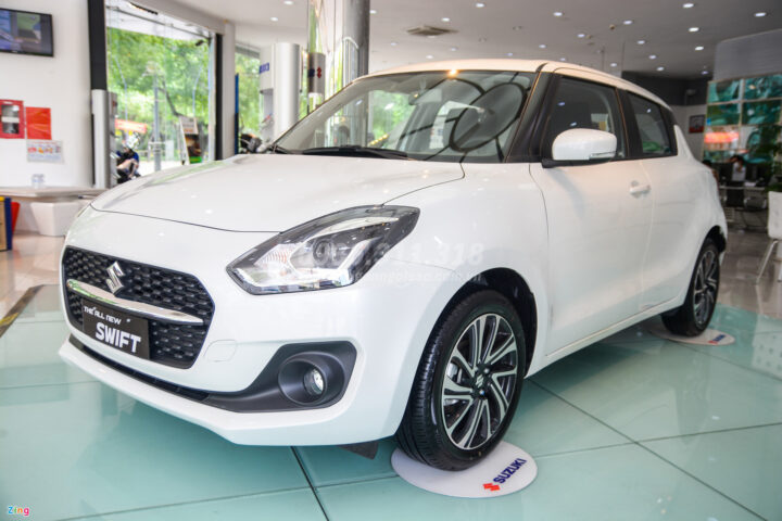 Suzuki Swift Sport 2024 màu đỏ, phiên bản Euro 5 thể thao và hiện đại.