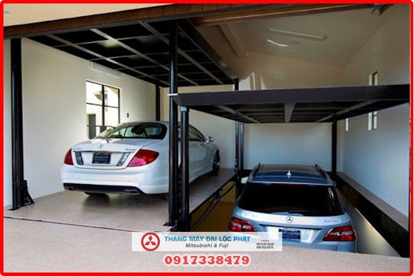 Thang máy tải xe ô tô đang được kiểm tra, bảo dưỡng