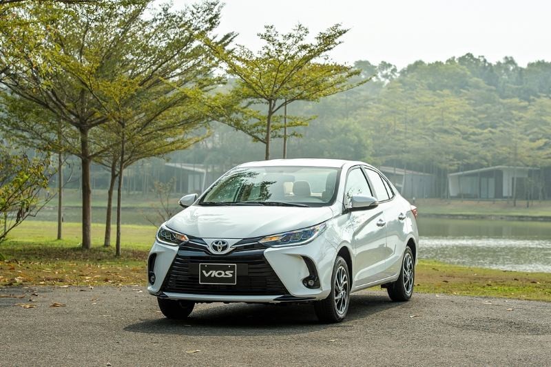 Kiểm tra mực dầu và các bộ phận liên quan khi thay dầu xe ô tô Vios