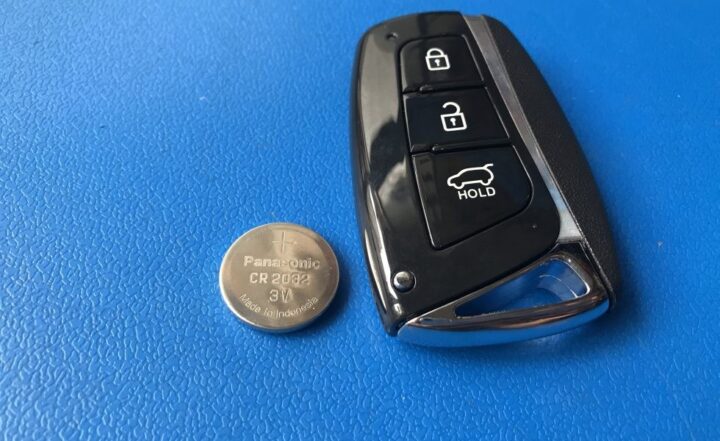 Dịch vụ thay pin chìa khóa xe ô tô chuyên nghiệp, đảm bảo chất lượng