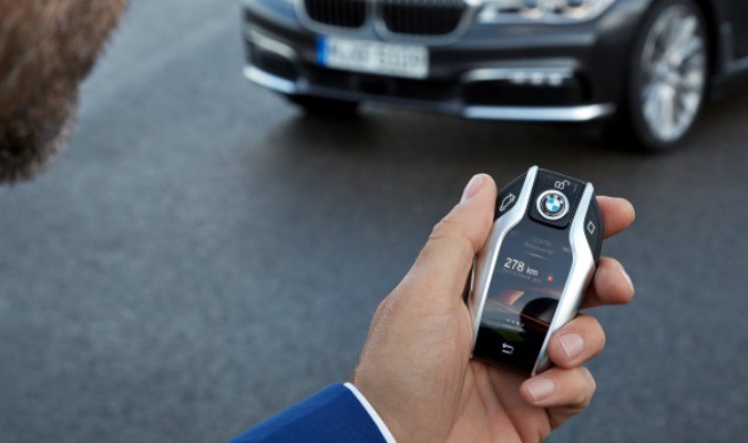 Các loại pin chìa khóa xe ô tô phổ biến và bảng giá thay pin