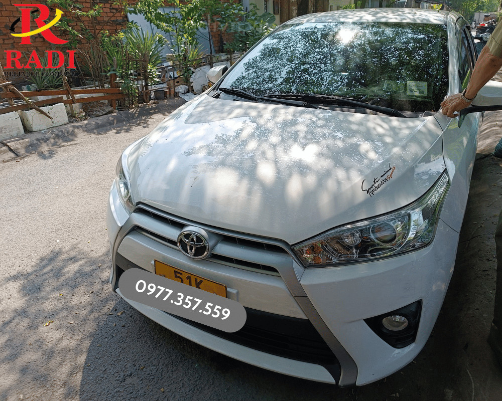 Thay bình ắc quy xe Toyota Yaris