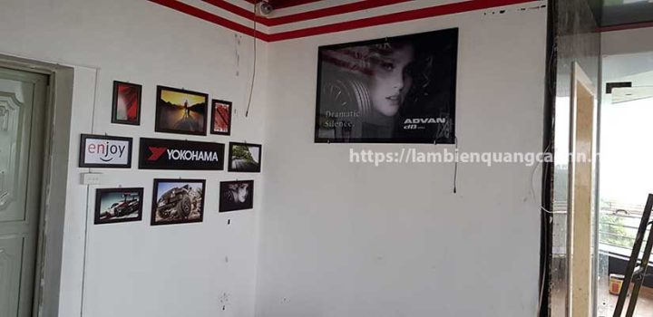 Trang trí tường và lốp xe tái chế trong showroom xe ô tô