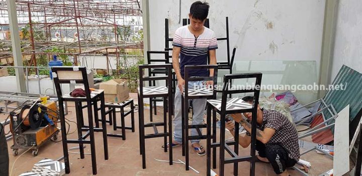 Toàn cảnh quầy pha chế trên sân thượng showroom trưng bày xe ô tô