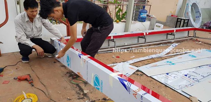 Sân khấu showroom trưng bày xe ô tô từ góc nhìn khác
