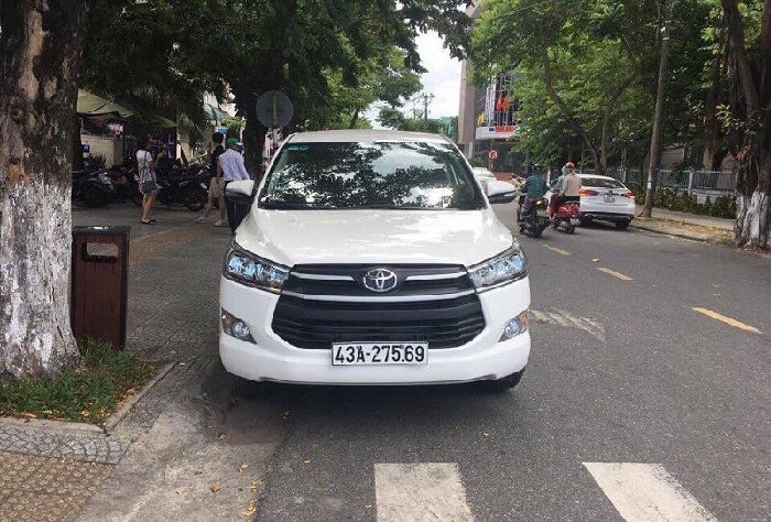 Hình ảnh chiếc xe ô tô được bảo dưỡng tốt, gợi ý cho việc đặt xe sớm để có lựa chọn ưng ý và giá đi xe ô tô tốt.