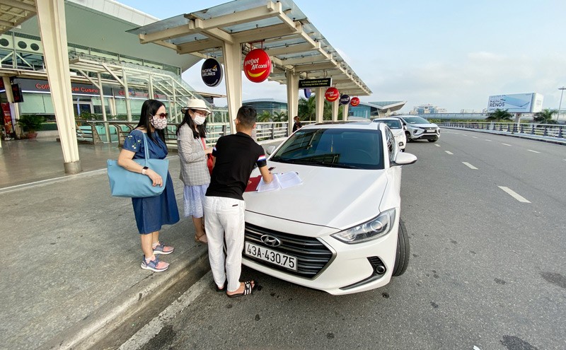 Hợp đồng thuê xe ô tô tự lái Phú Quốc với các điều khoản rõ ràng, cần kiểm tra kỹ trước khi ký.
