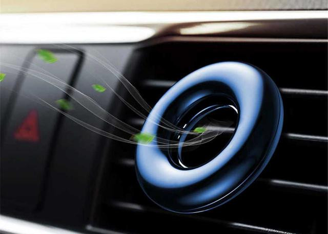 Cơ chế hoạt động của nước hoa treo xe trong việc khử mùi dầu