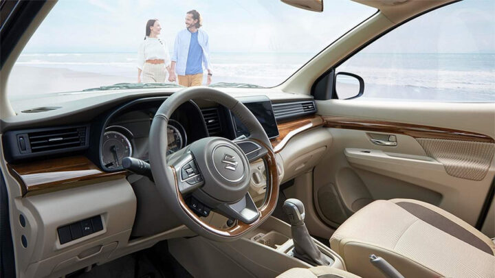 Nội thất hiện đại của xe ô tô Suzuki Ertiga với màn hình giải trí trung tâm