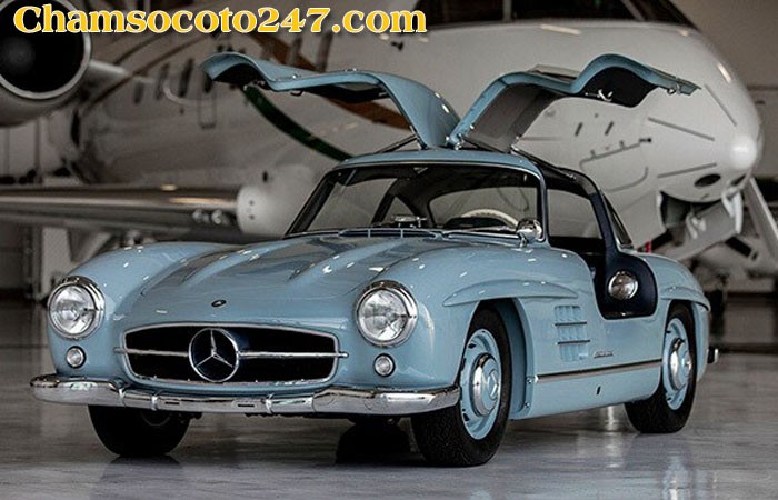 Chi tiết đèn pha tròn và lưới tản nhiệt đặc trưng của Mercedes-Benz 300SL Gullwing.