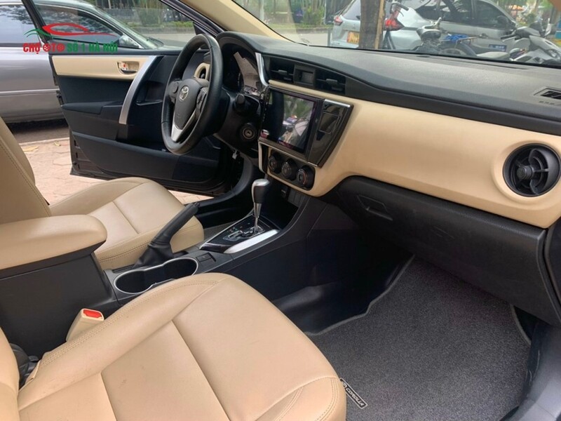 Hàng ghế trước bọc da cao cấp trên xe ô tô cũ Toyota Corolla Altis 2017 bản E