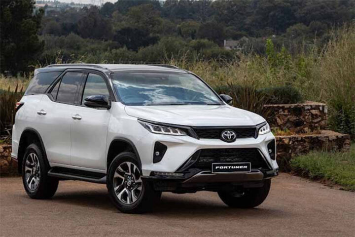 Bạt phủ xe ô tô Oxford che chắn thân xe Toyota Fortuner màu trắng