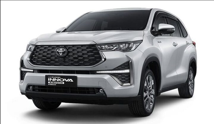 Nội thất Toyota Innova được trang bị đồ chơi nội thất xe ô tô