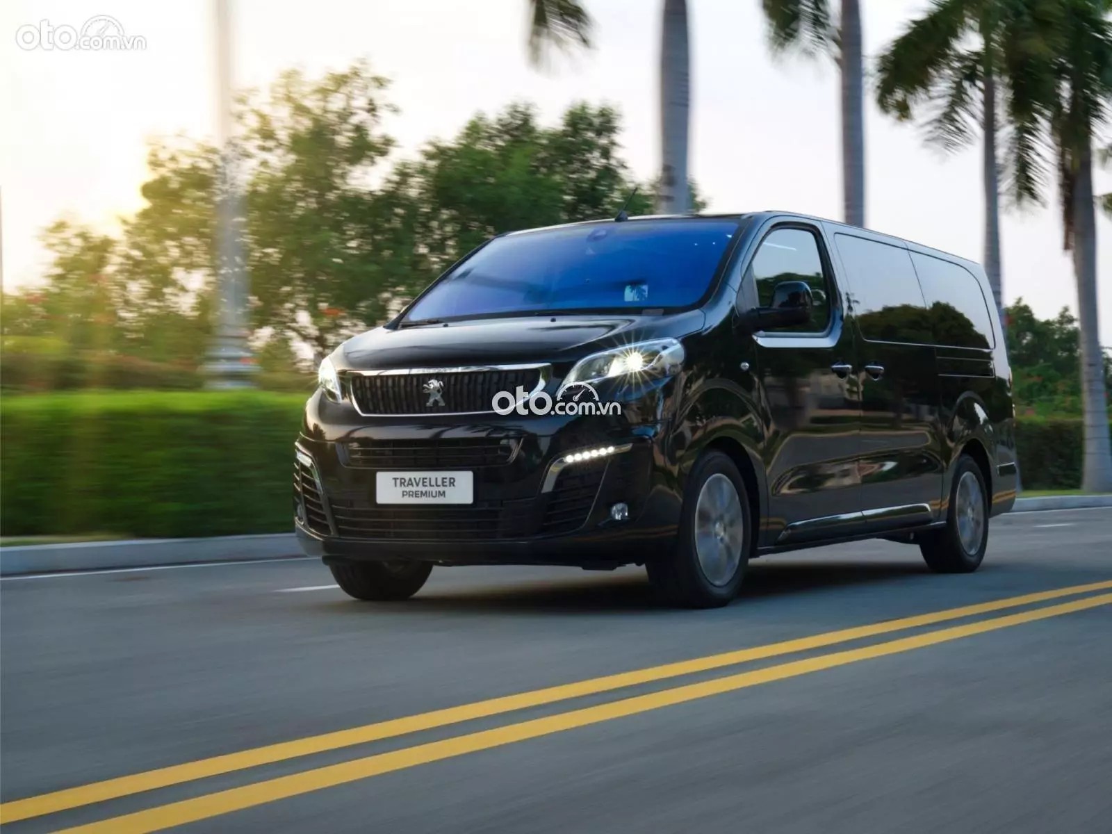 Giá xe Peugeot Traveller mới nhất .