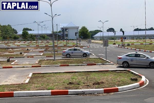 Học viên tập lái xe ô tô tại Trung tâm Hoàng Hà Gia Lai