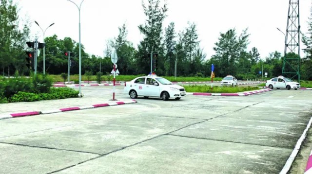 Trung tâm giáo dục nghề nghiệp đào tạo lái xe 579 Đà Nẵng cung cấp các khóa học lái xe ô tô với lịch trình linh hoạt.