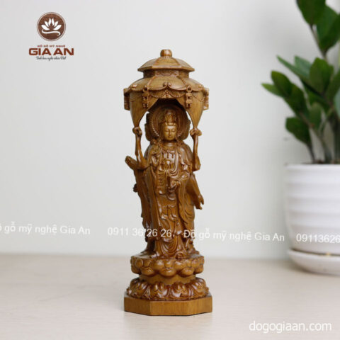Quy trình chế tác tỉ mỉ Tượng Tam Thánh từ gỗ Bách Xanh quý hiếm, phù hợp cho xe ô tô mặt đứng.