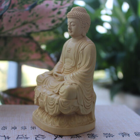 Tượng Phật A Di Đà gỗ Hoàng Dương, vật phẩm phong thủy giúp người tuổi Giáp Tuất 1994 xua đuổi tà khí, thu hút vận may.