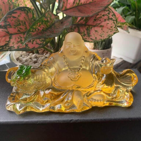 Tượng Phật Di Lặc với Cóc Thiềm Thừ chiêu tài, biểu tượng của sự may mắn, tài lộc và niềm vui cho người kinh doanh tuổi Giáp Tuất 1994.
