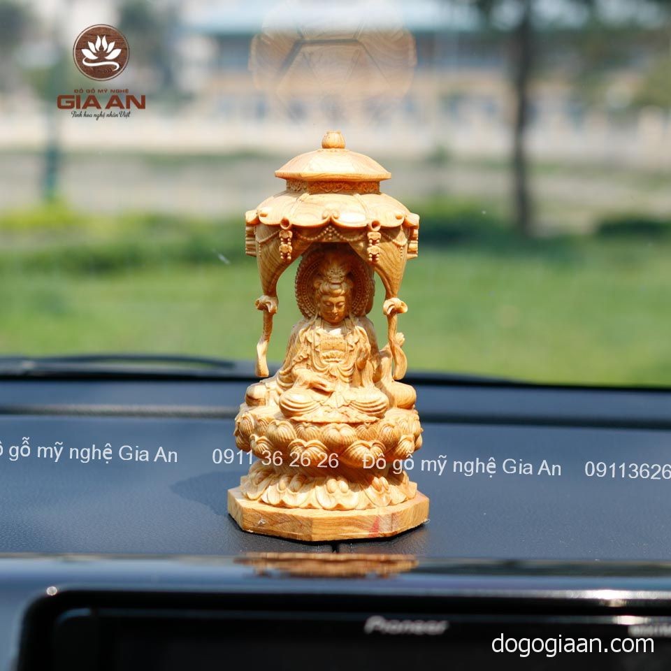 Chi tiết đường nét tinh xảo của tượng Tam Thánh để xe ô tô