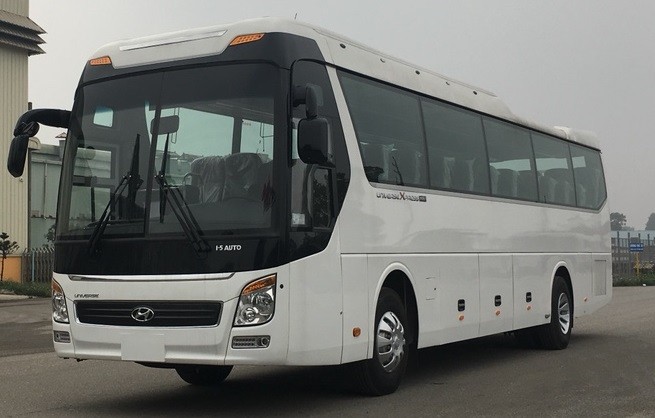 Thiết kế mặt phải của xe ô tô 47 chỗ Universe Noble Weichai