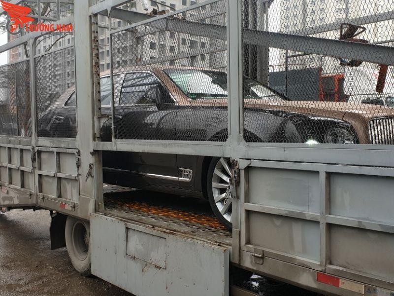 Vận chuyển xe ô tô Bắc Nam được gia cố, bao bọc kỹ càng đảm bảo an toàn