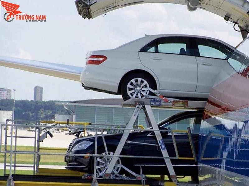 Vận chuyển xe ô tô bằng máy bay cho các trường hợp khẩn cấp hoặc xe giá trị cao